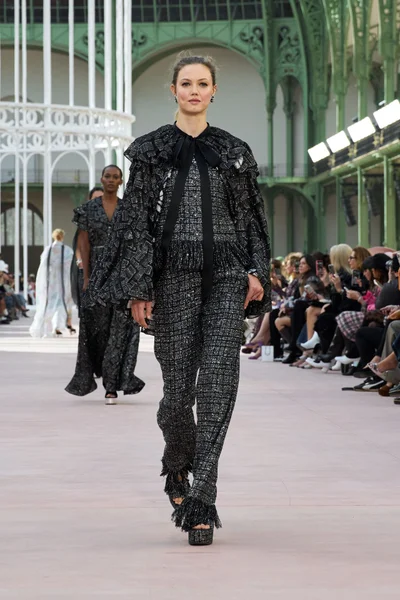 Look 60